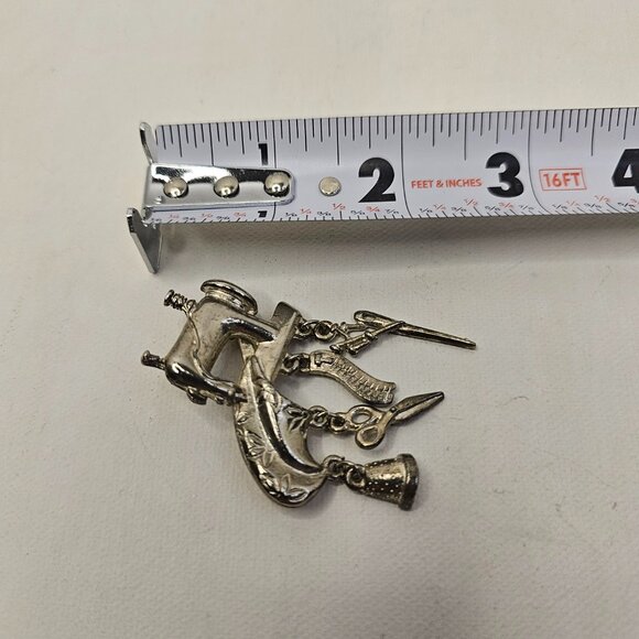 Silver Tone Sewing Machine Dangling Charms Brooch Unmarked Pin - Picture 8 of 8